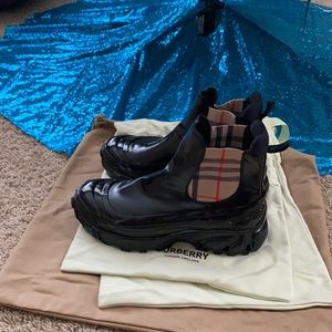Burberry boots